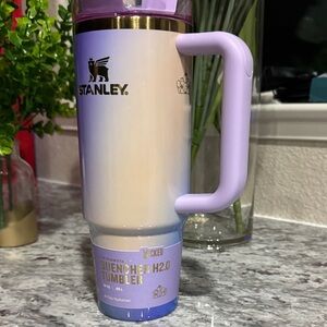 Stanley Glinda Wicked 2025 Quencher H2.0 Tumbler with Lavender and White